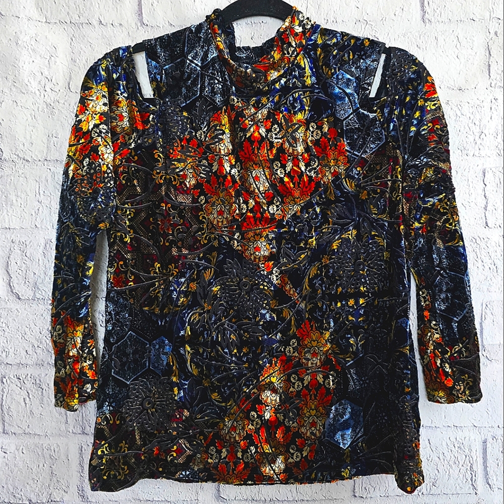 The Pyramid Collection Unique Patterned Off The S… - image 1